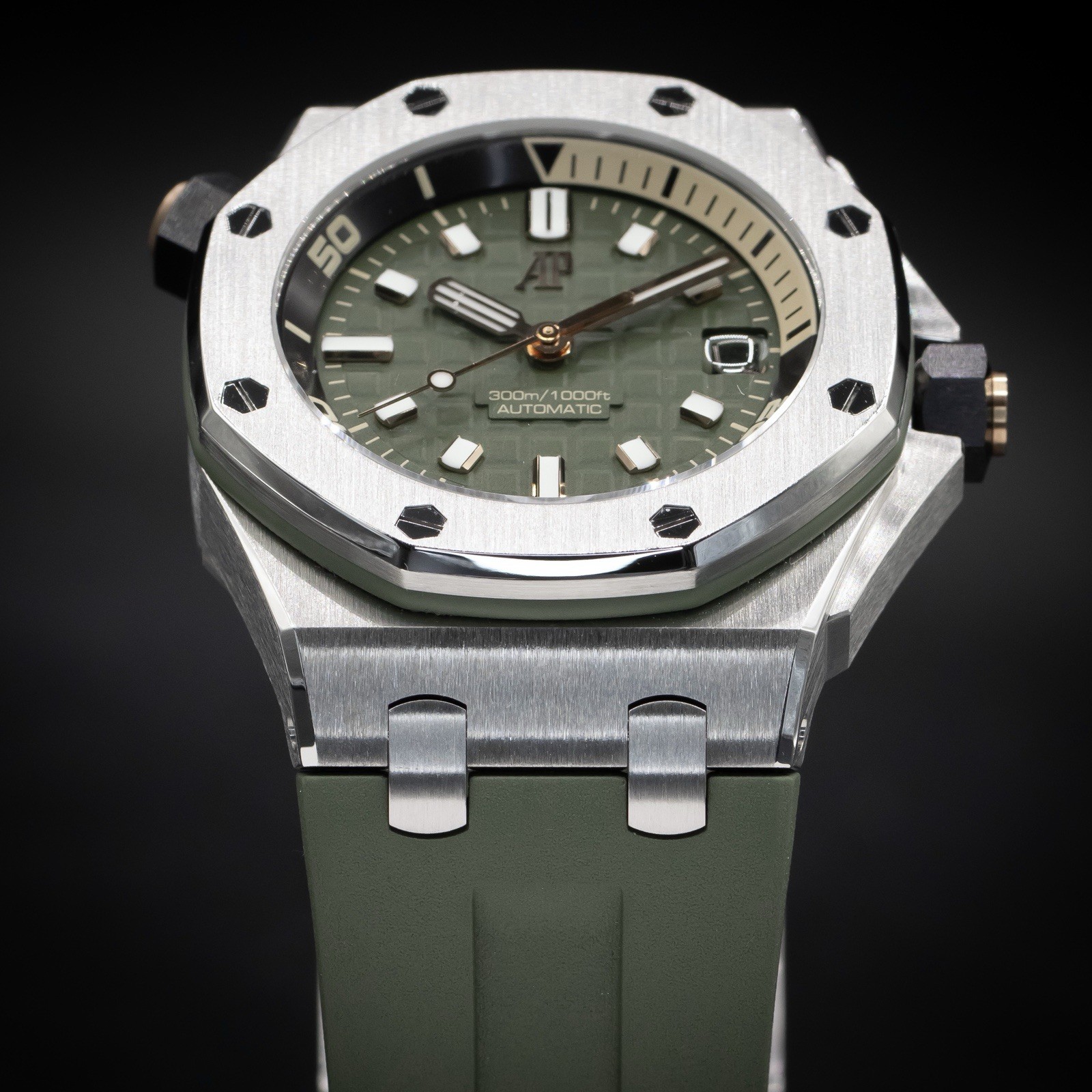 AUDEMARS PIGUET Royal Oak Offshore “Khaki” Diver 42 | Ref. 15720ST | Full Set