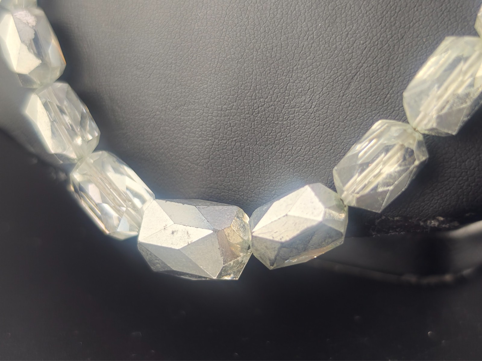 Sparkling Antique Hand Cut Silver Frosted Crystal Graduated Beads 24″ Necklace