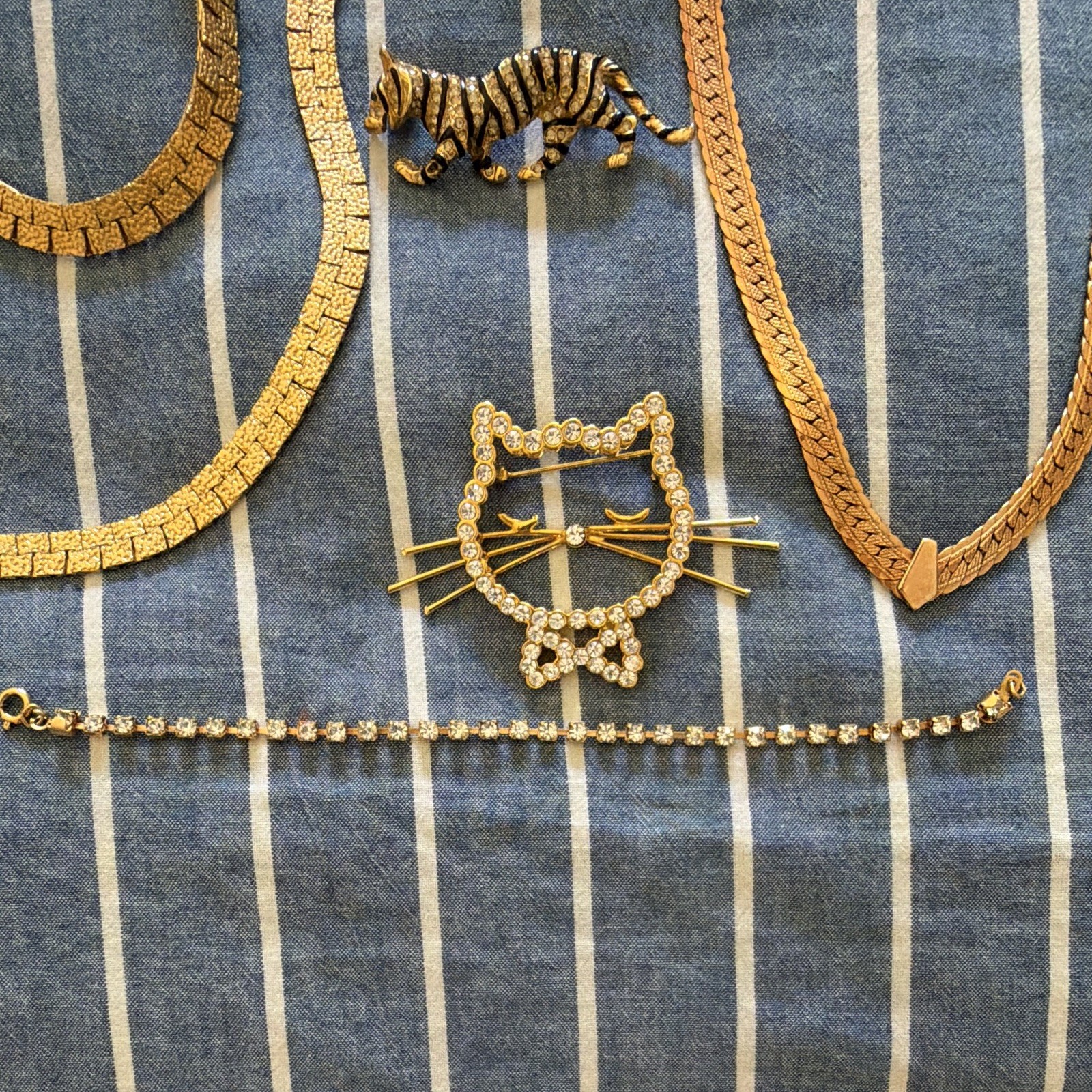 Gold Tone Costume Jewelry Mixed Lot 6pc Necklace Bracelet Brooch