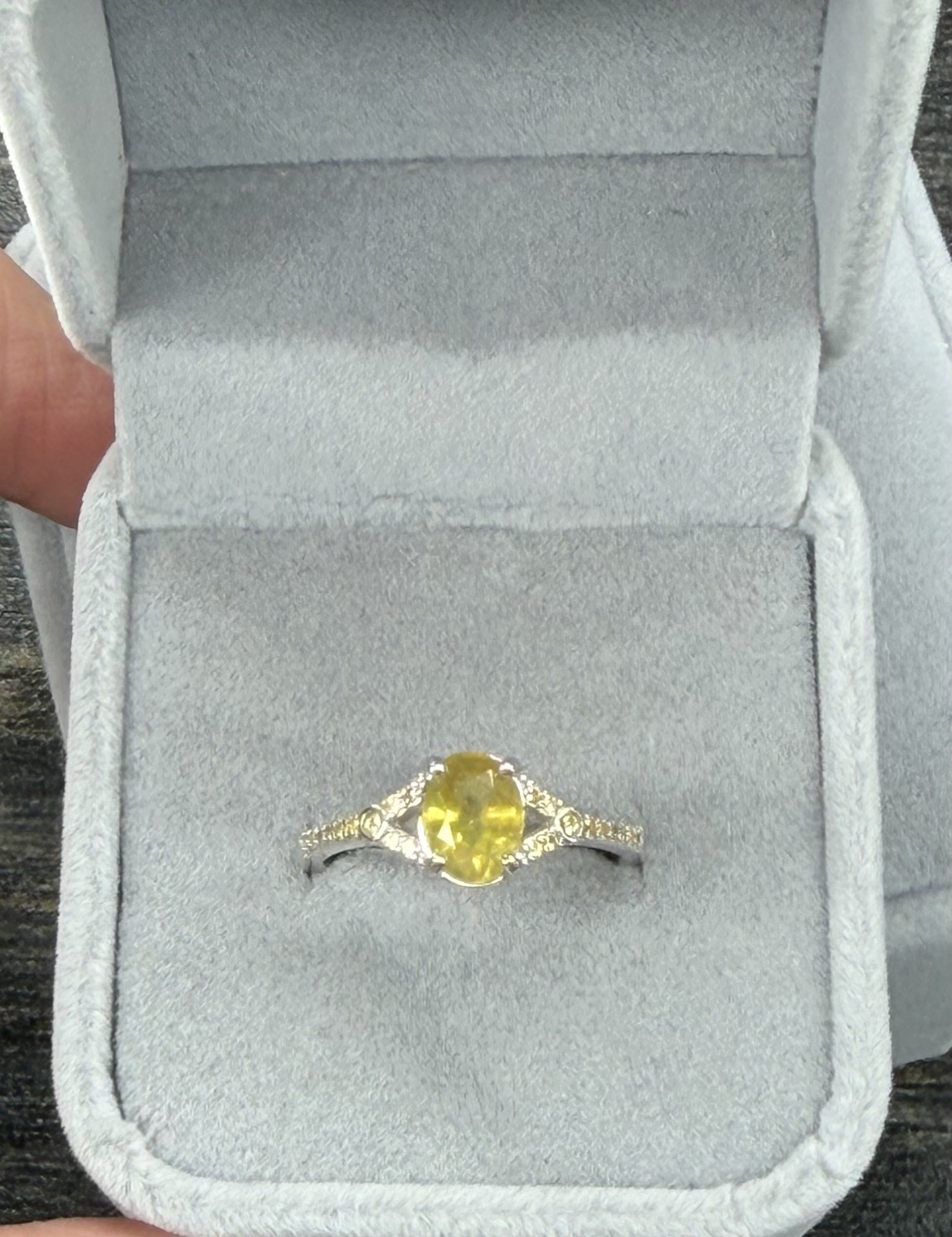 Stunning Natural Yellow Sapphire w/ sapphire accent Ring 925 Sterling Silver sz8