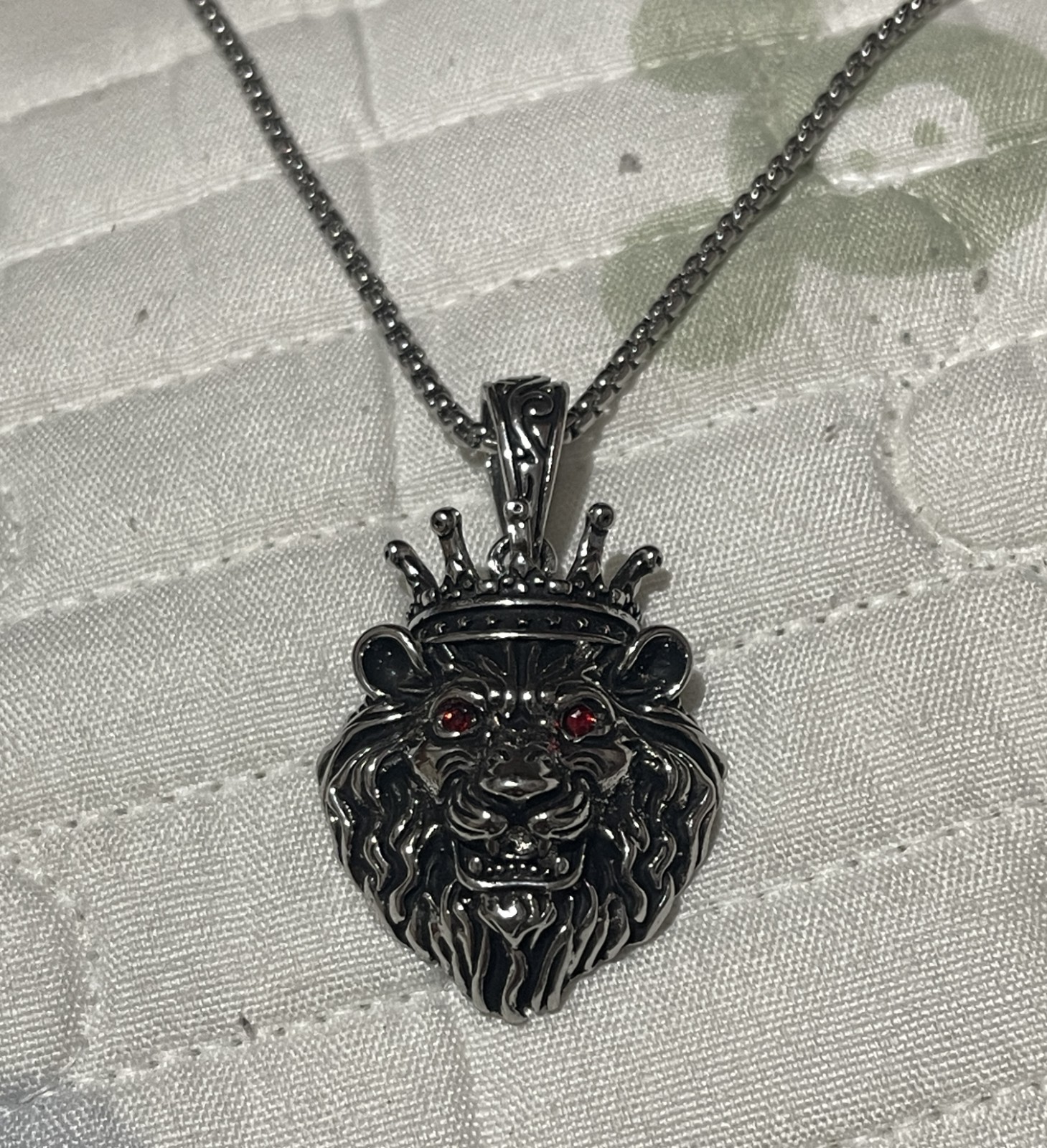 Calm Lion king Crown Animal Jungle Leo Men Cubic Zirconia Pendant silver-plate