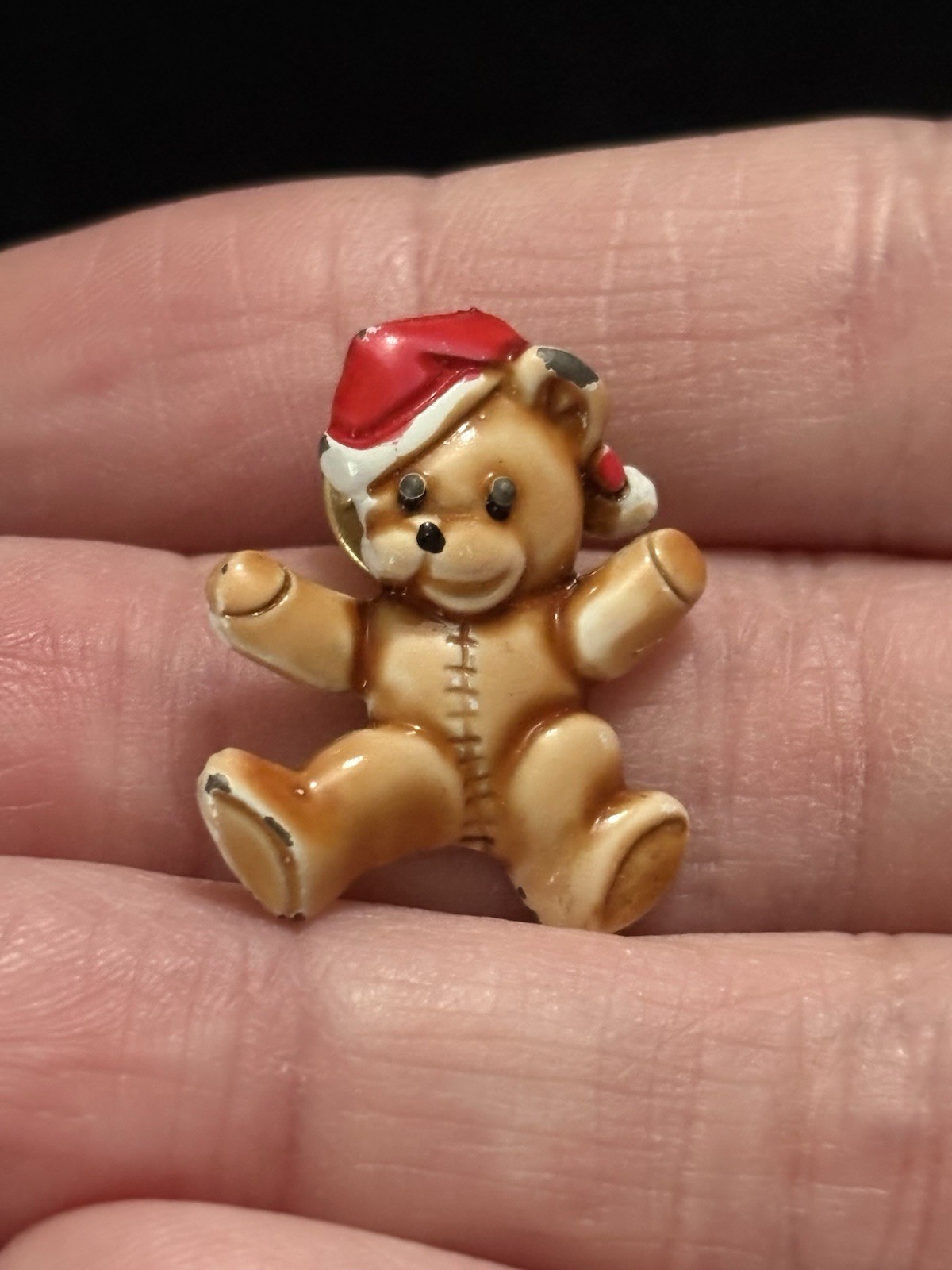 1 Inch Vintage Enameled Christmas Teddy Bear Pin Marked JJ (95)