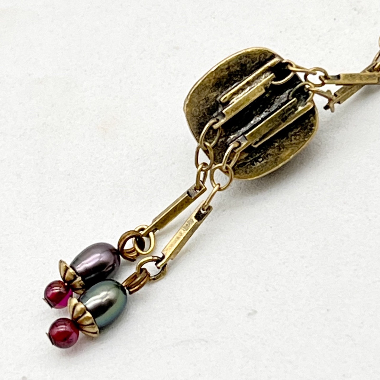 aux Lariat Necklace Victorian Revival Gold Tone Flower Pendant 16″