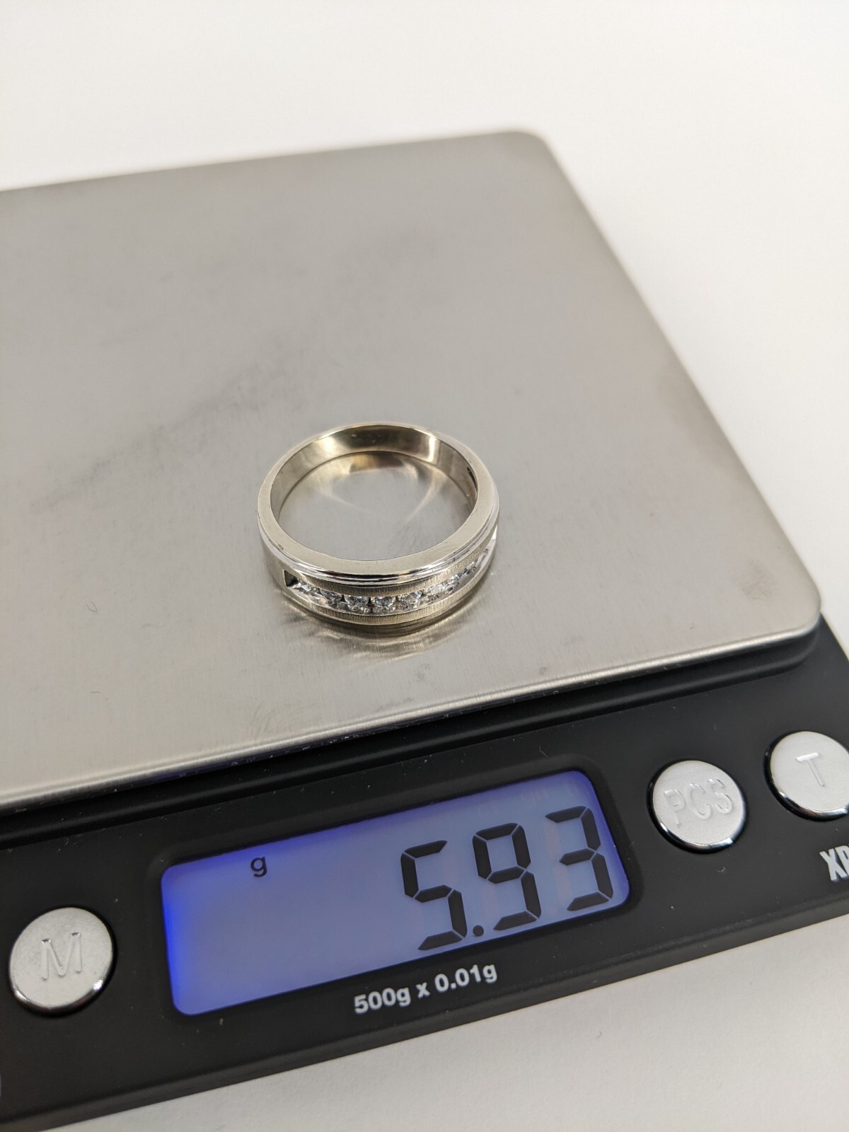 10KT White Gold 5.93g Men’s Diamond Ring Band (1/2cttw) Size 11.75