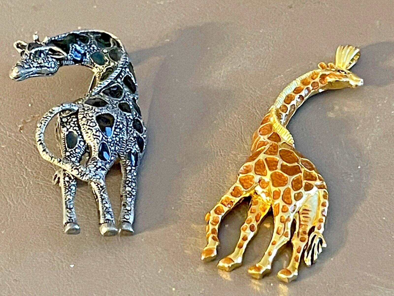 VINTAGE COSTUME JEWELRY GIRAFFE PIN & PENDANT NOT SIGNED