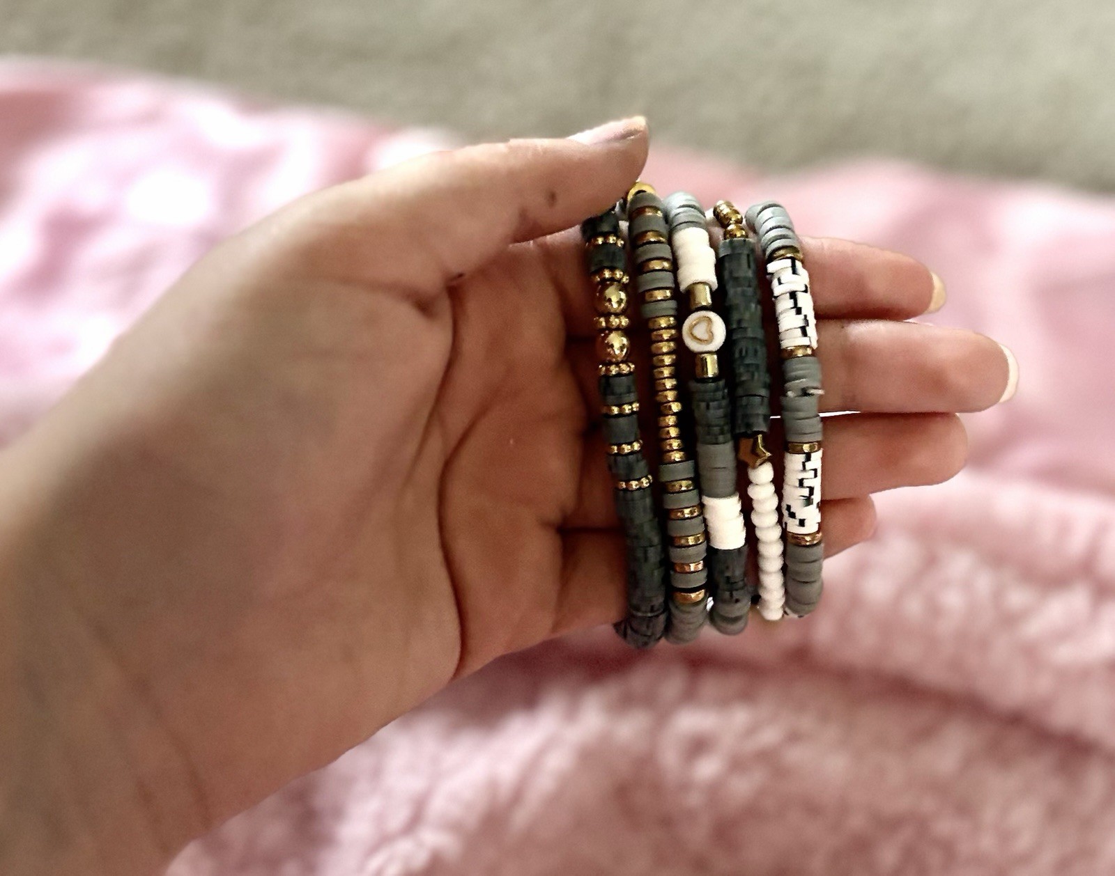 Set of 5 Clay Bead Stretch Bracelets – Gray, White, & Gold | Elegant Stack