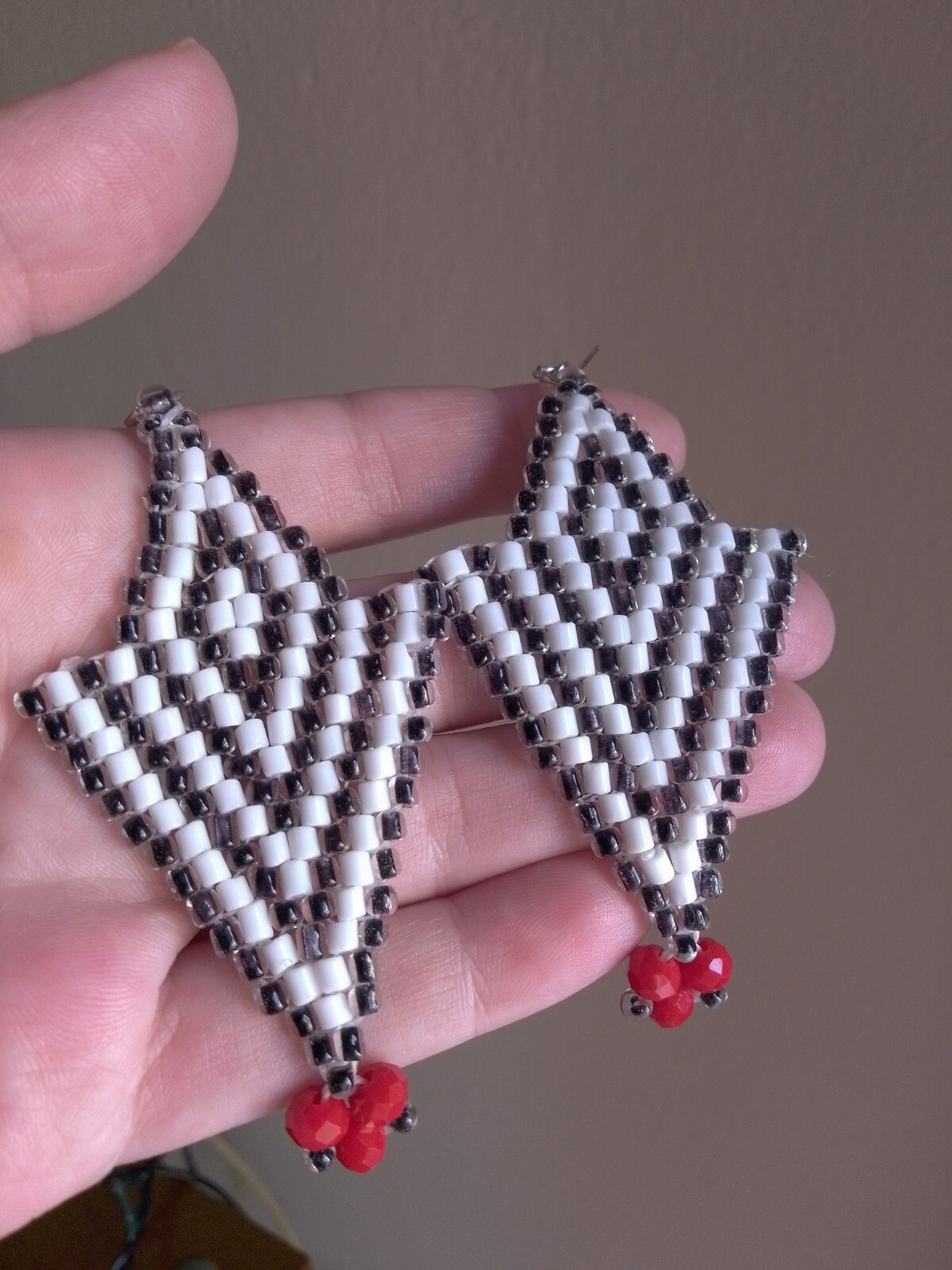 Handmade Ethnic/Boho/Africa Crystal Triangle Earrings White Black Red