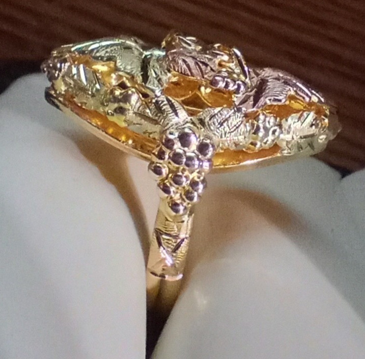 10/12k GOLD RING VTG Landstrom’s TRI COLOR Black Hills Gold sz 5.25 PRISTINE