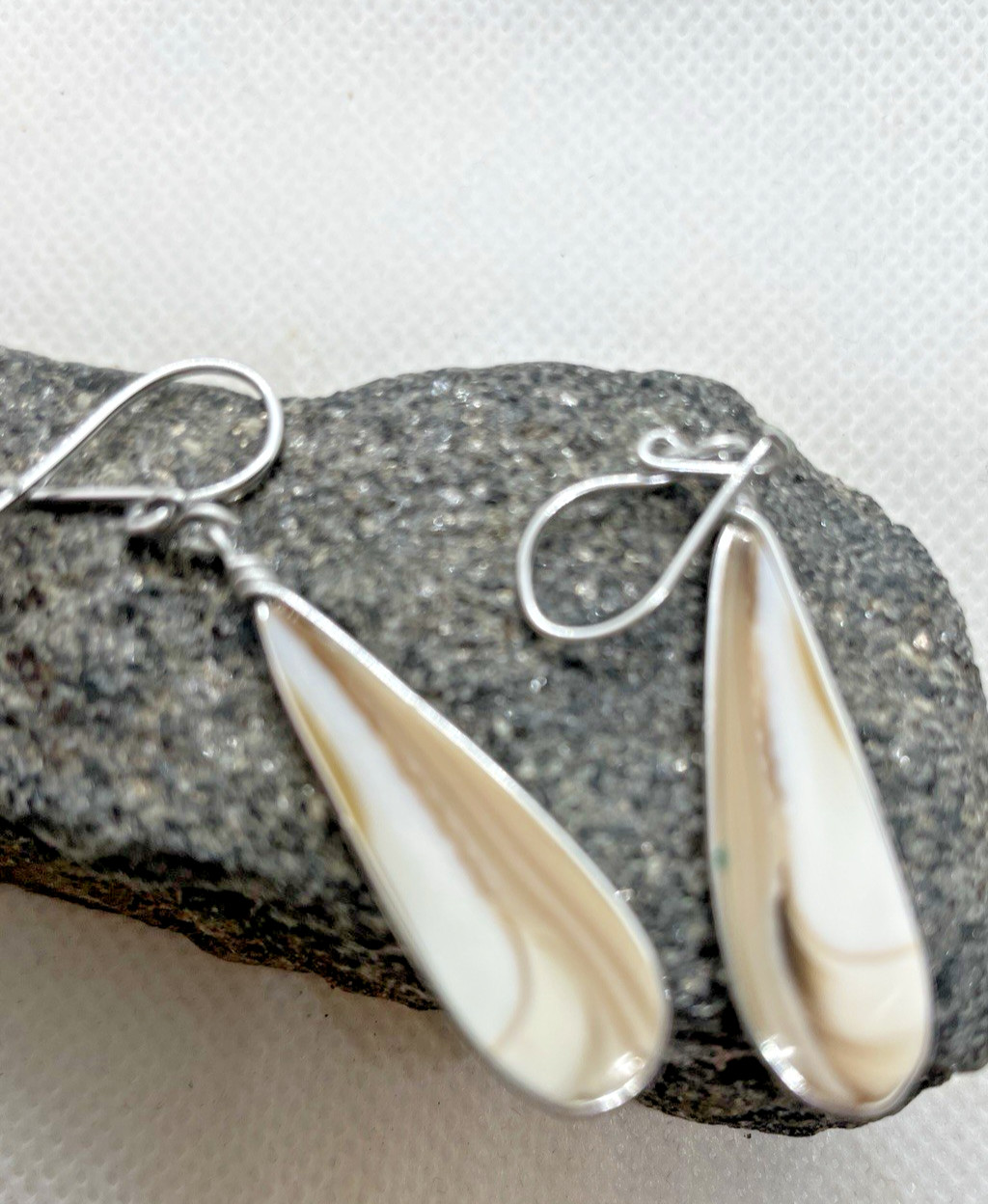 Sterling Silver Dangles Polished Agate White & Beige Pierced 1 3/4″ Length