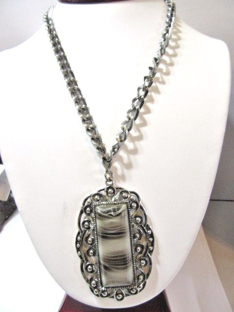 LUCITE BLACK GRAY/WHITE RECTANGLE DESIGN SILVER TONE PENDANT NECKLACE FANCY