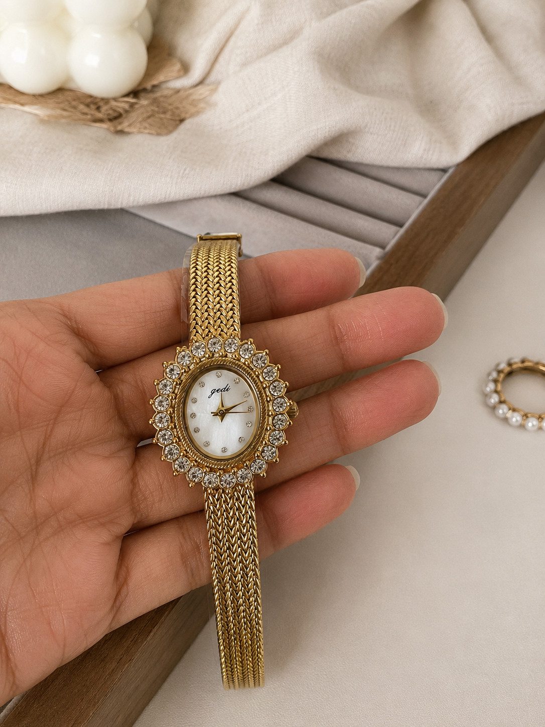 Women’s Gold Crystal Bracelet Watch Vintage Luxury Style Elegant Dress Watch NEW