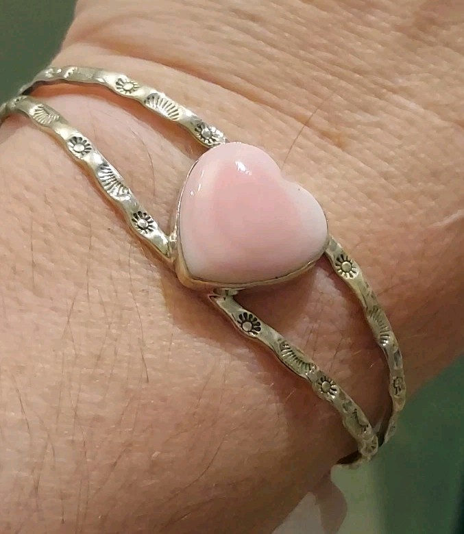 New Sterling Silver & Natural Pink Conch Heart Cuff Bracelet