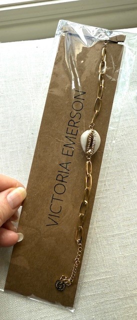 Victoria Emerson Cowie Shell Bracelet 9″L Gold Summer Beach Design New.