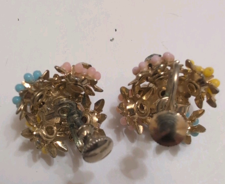 Vintage 15in Gold Tone Choker Chain Flower Necklace And Screw Back Earrings