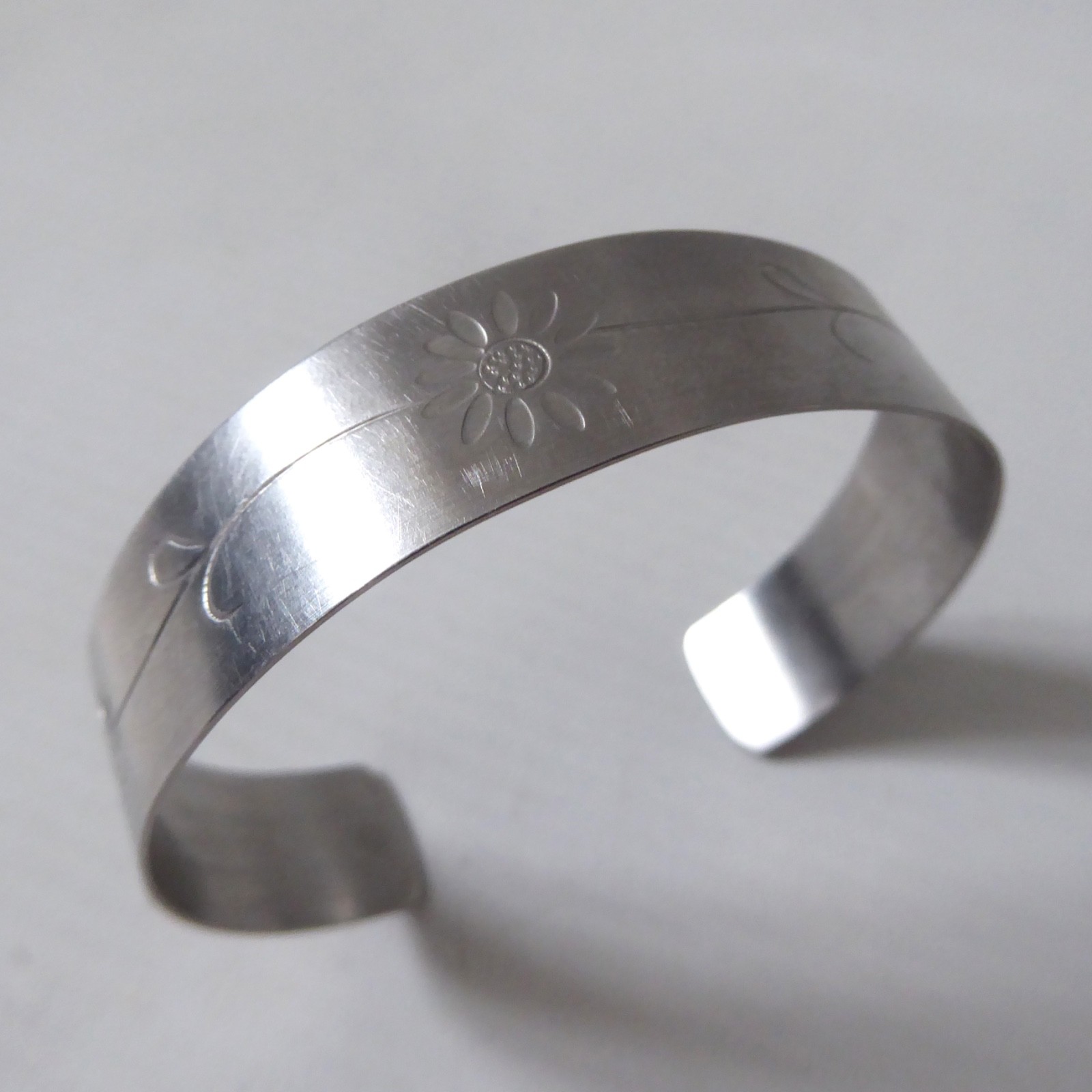 Stamped IVS modernist stainless steel vintage flower bracelet bangle, retro cuff