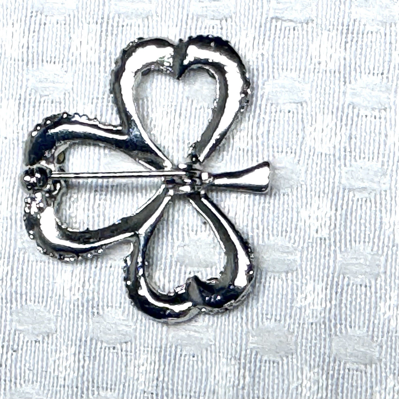 Shamrock 3 Leaf Clover Brooch Pin Green Rhinestone Silver Tone Patricks Day 1″