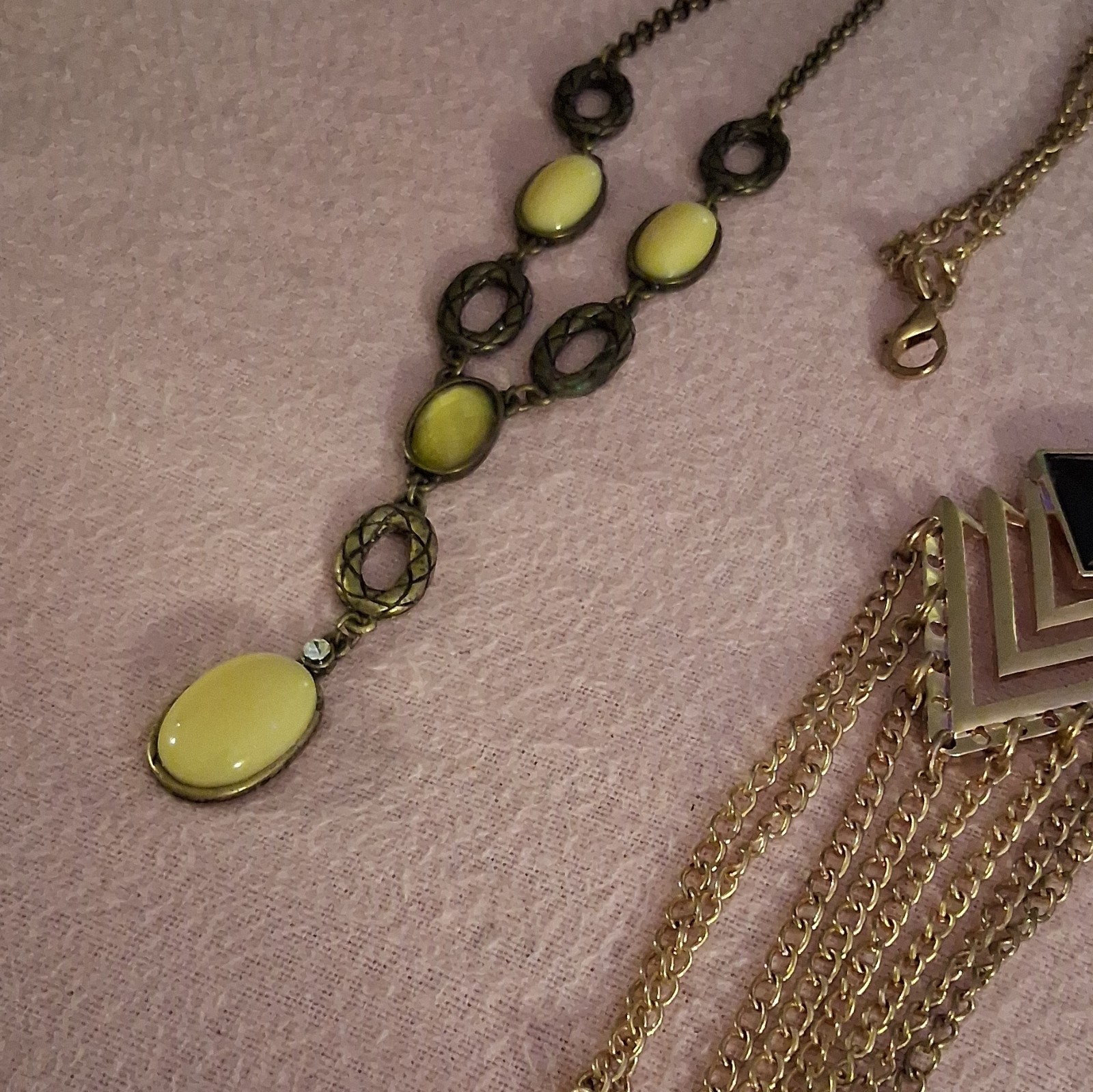 Women’s Fashion Mixed Jewelry Lot of 5- Necklaces/Chain/Bracelet Gold/Black