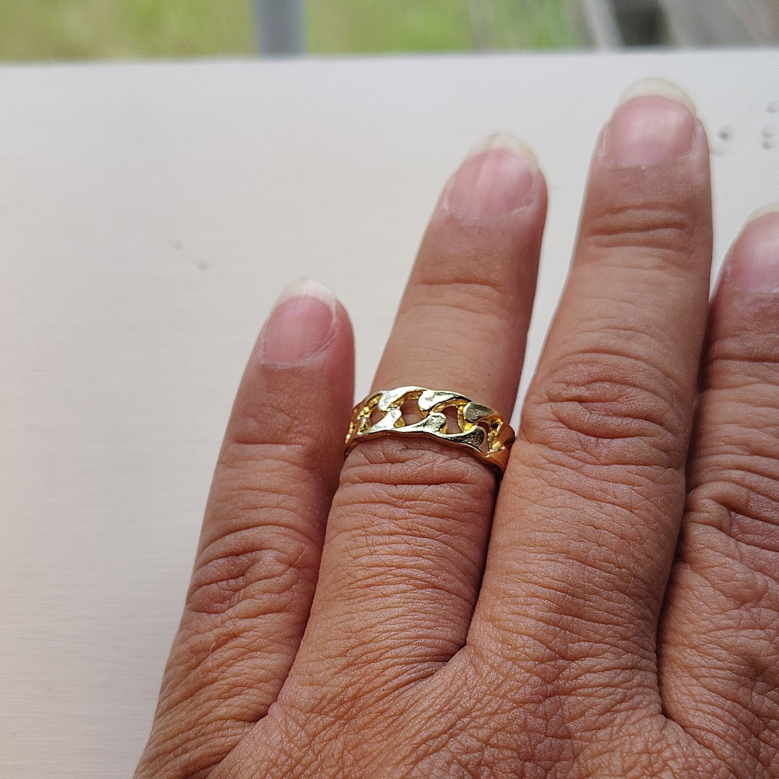 Gold Tone Link Cutout Band Fashion Ring Size 7 No Stone 0 Gemstones