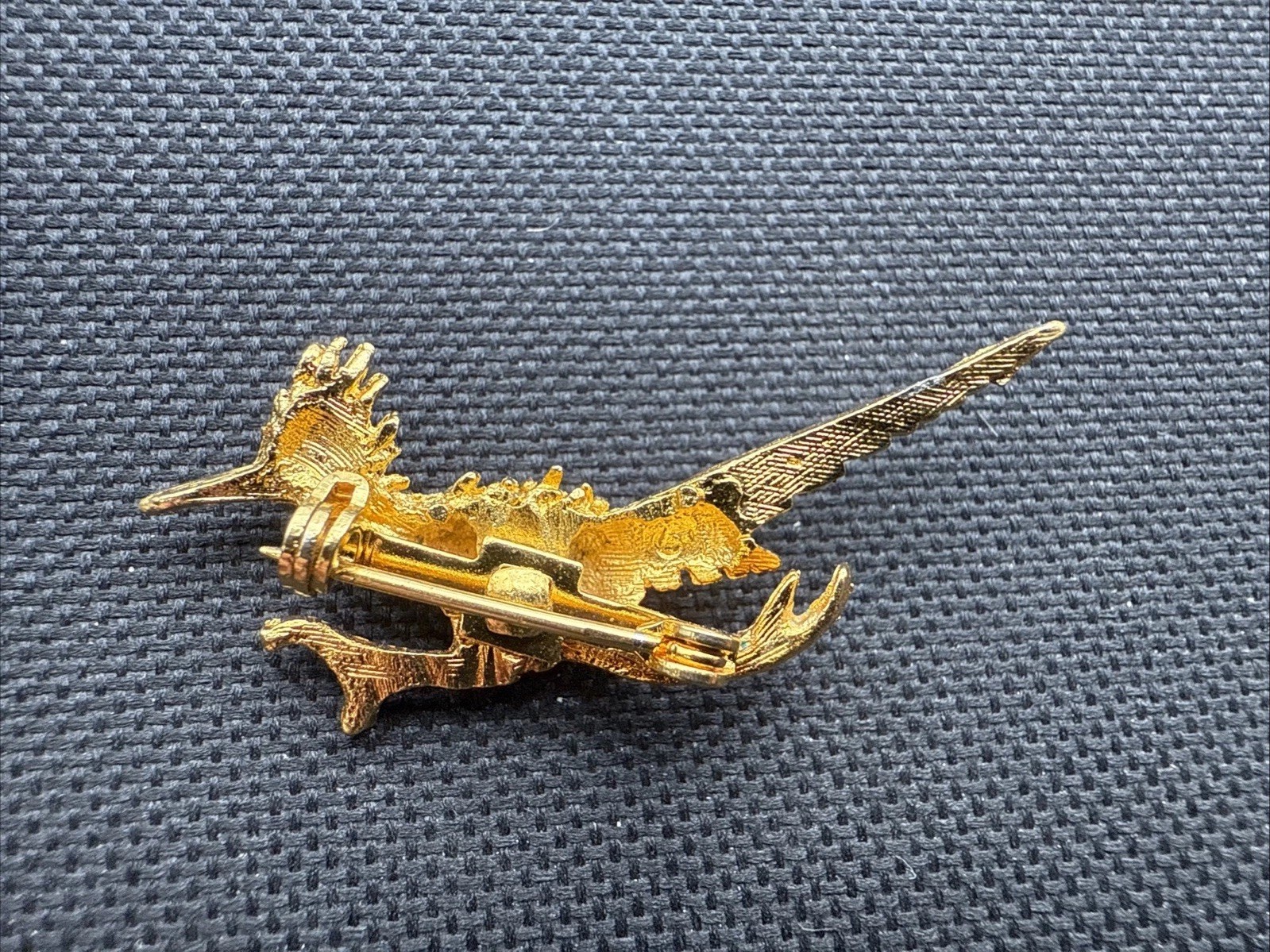 Vintage Gold Tone Roadrunner Brooch Pin With Red Eye Unmarked 1 5/8″ Inches