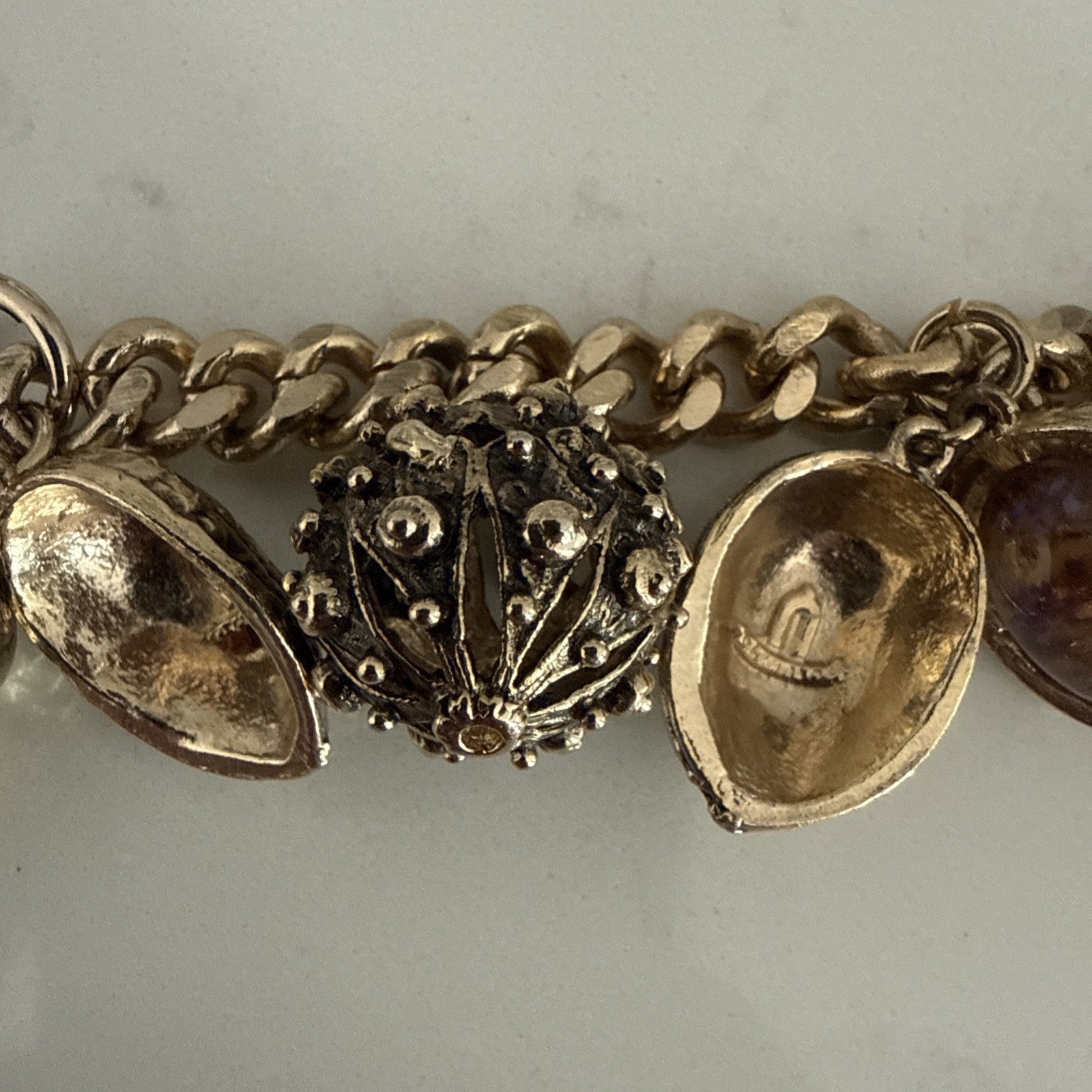 RARE Vintage Goldtone Chunky Acorns Walnut Shells Bracelet Germany