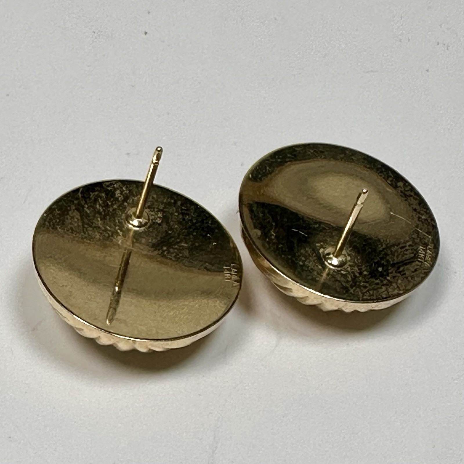 Vintage Carla 14K Gold Ribbed Dome Button Stud Earrings 2.4 Grams