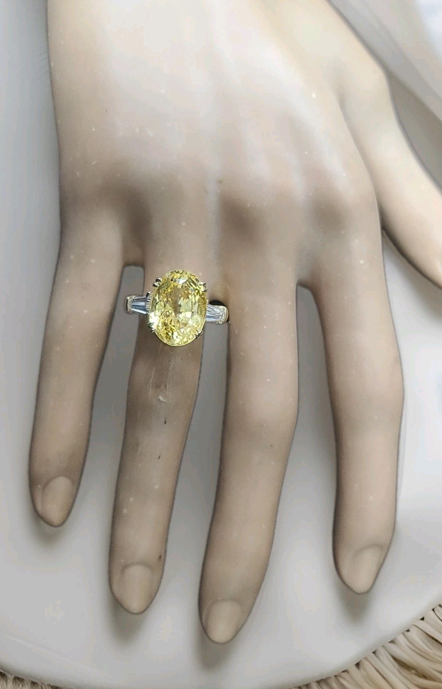 Vintage 14k Yellow gold Engagement ring 11.70ct Natural Oval Yellow Sapphire GIA
