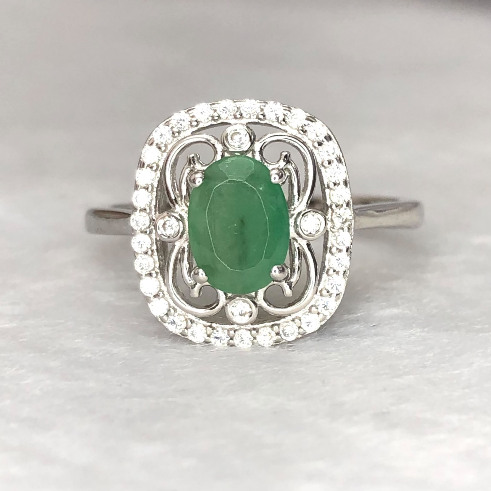 Natural Emerald Gemstone 925 Sterling Silver Ring Oval Top Rich Green 6.5