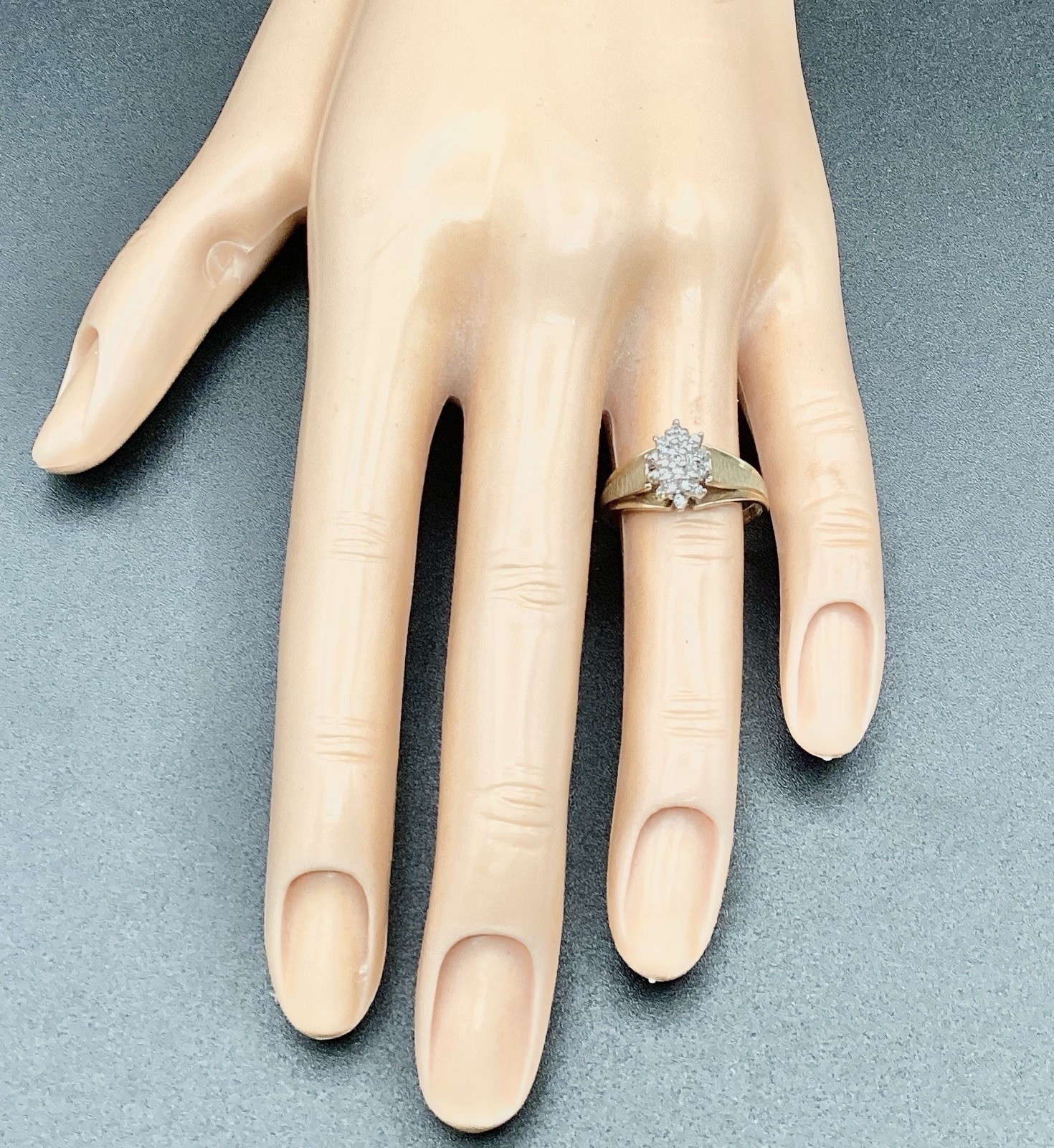 NWT 10 KT Stamped Yellow Gold Women’s 0.15 CTW Cluster Diamond Ring SZ 7.25