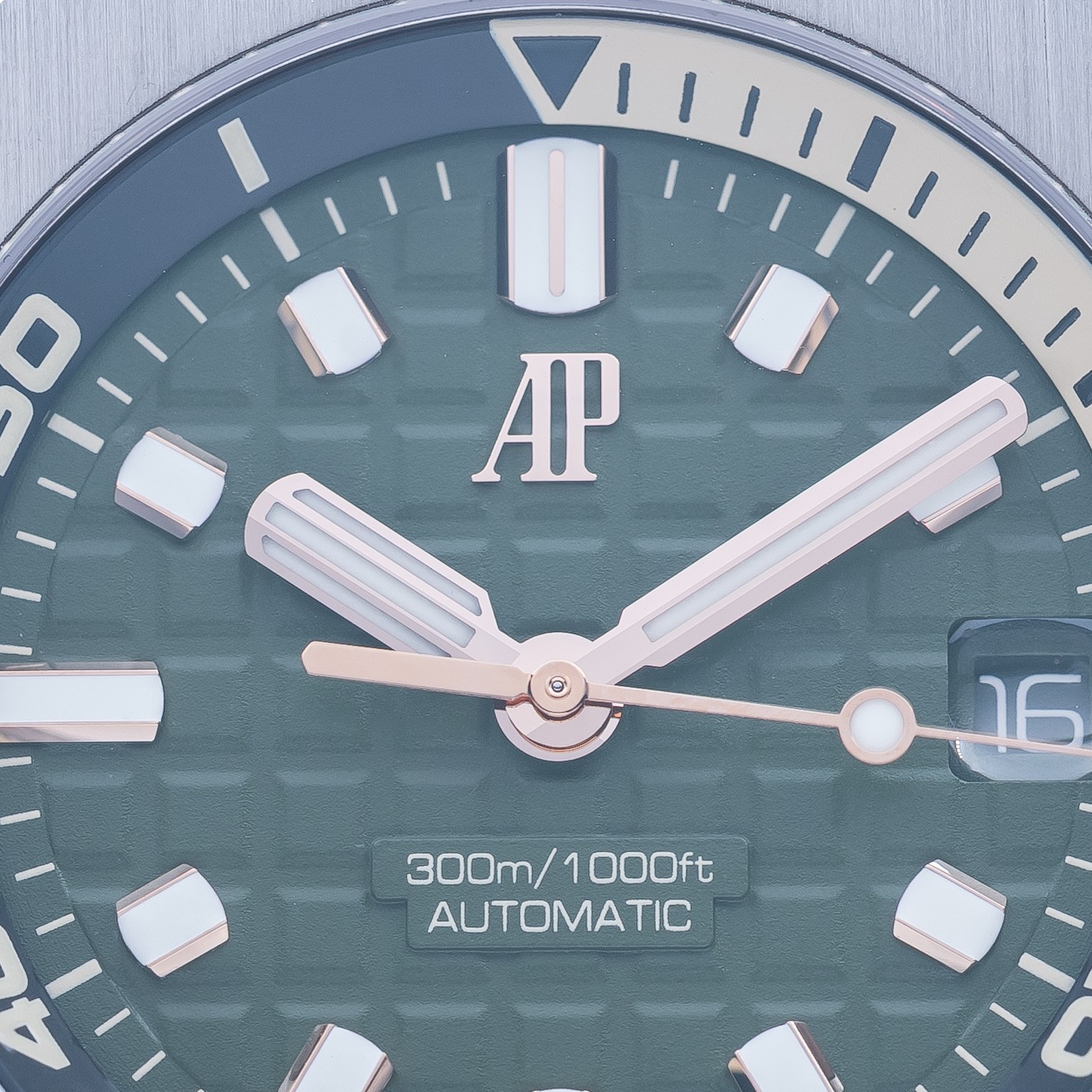 Audemars Piguet Royal Oak Offshore Diver Steel Green 42mm 15720ST Full Set