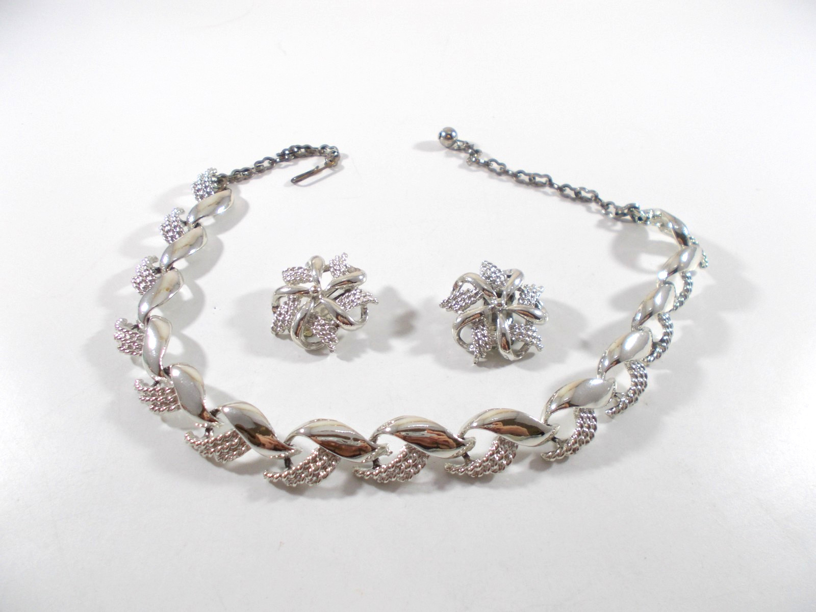 VTG Silver Tone Pebbled Crescent Link Choker Necklace & Clip On Earrings Set