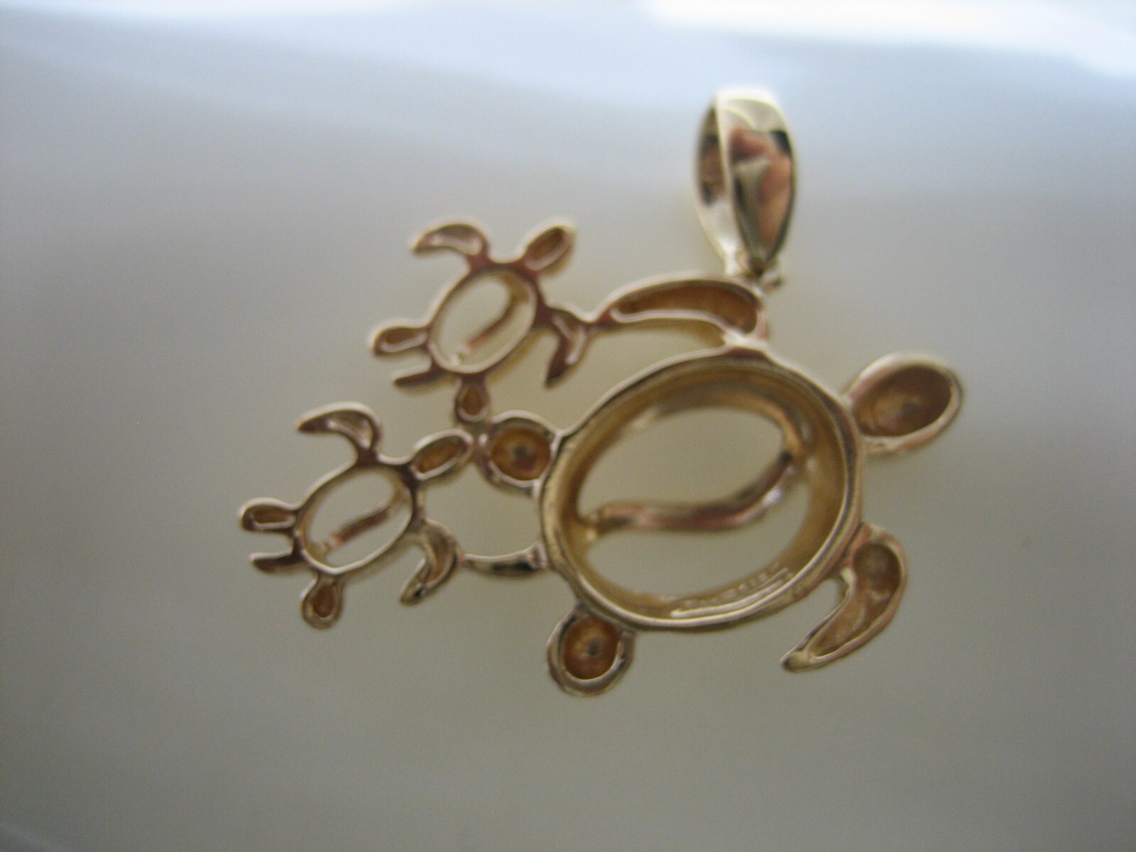 VINTAGE 14K YELLOW GOLD MAMA TURTLE W/BABIES PENDANT 3.2 GRAMS