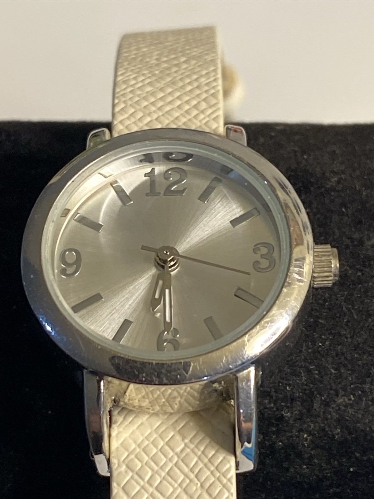 Accutime Watch Corp Women’s Silver Toned Watch New Battery