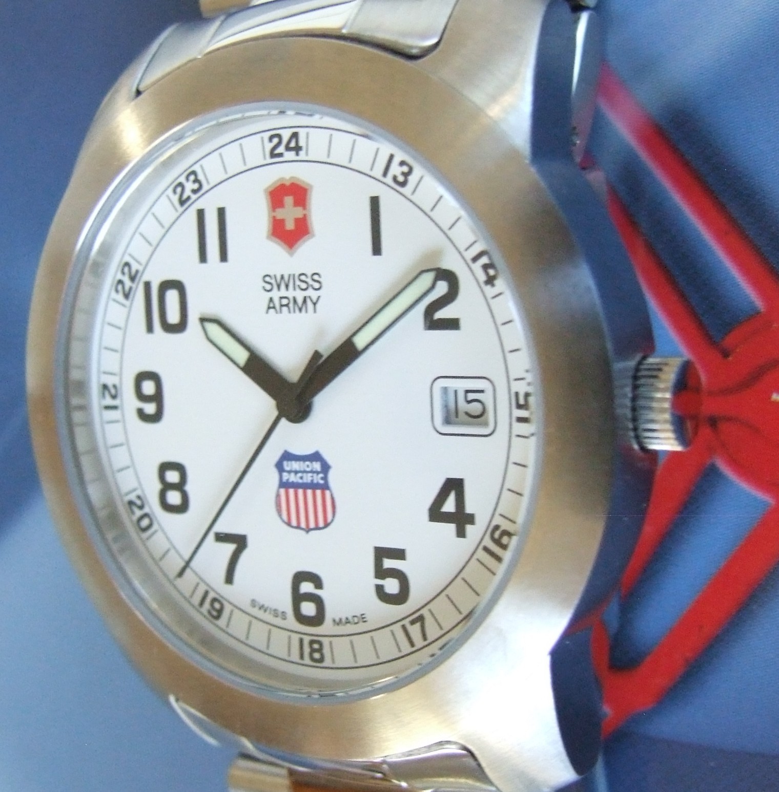 VictorINOX SWISS ARMY~Men FIELD Rare UNION PACIFIC RR Dial~SS Bracelet~Very Fine