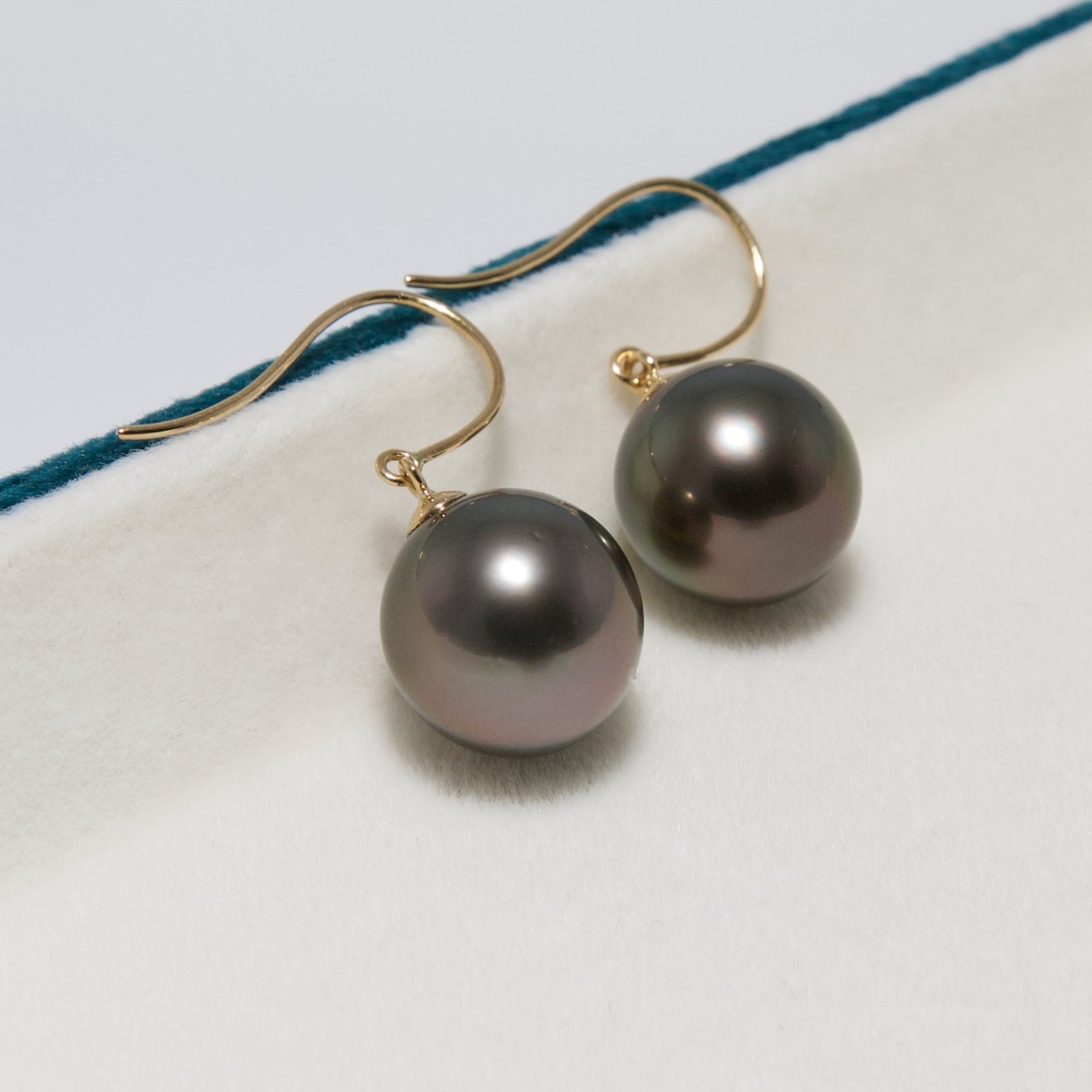 High Luster 10.6mm Green Tahitian Pearl Earrings 18K Solid Yellow Gold Hook