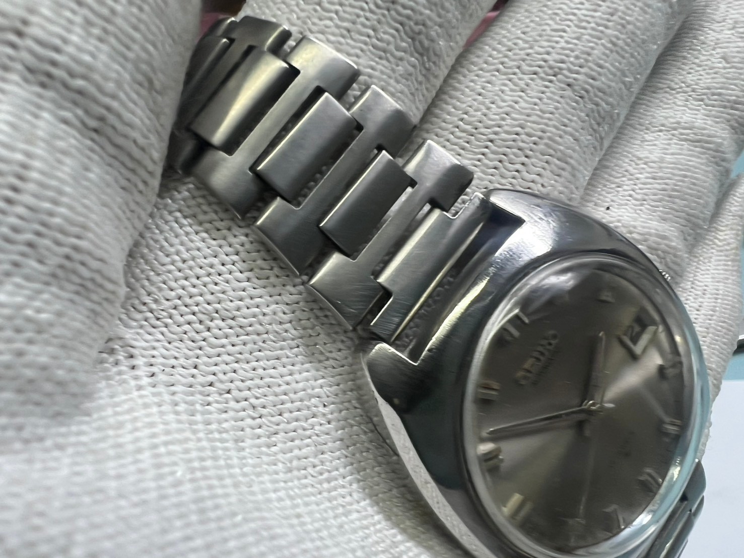 76. Seiko wristwatch 7005-8120 R date 37 mm running