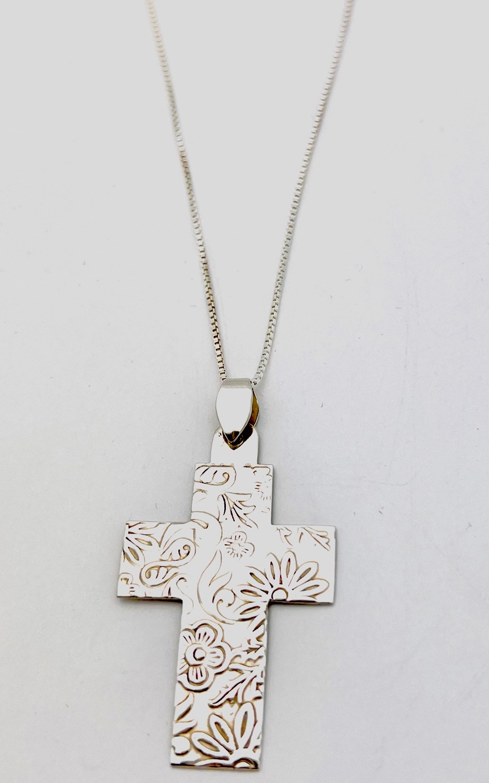 925 Sterling Silver 6.3 Gram  Etched Flowers Both Sides Cross Necklace 24”