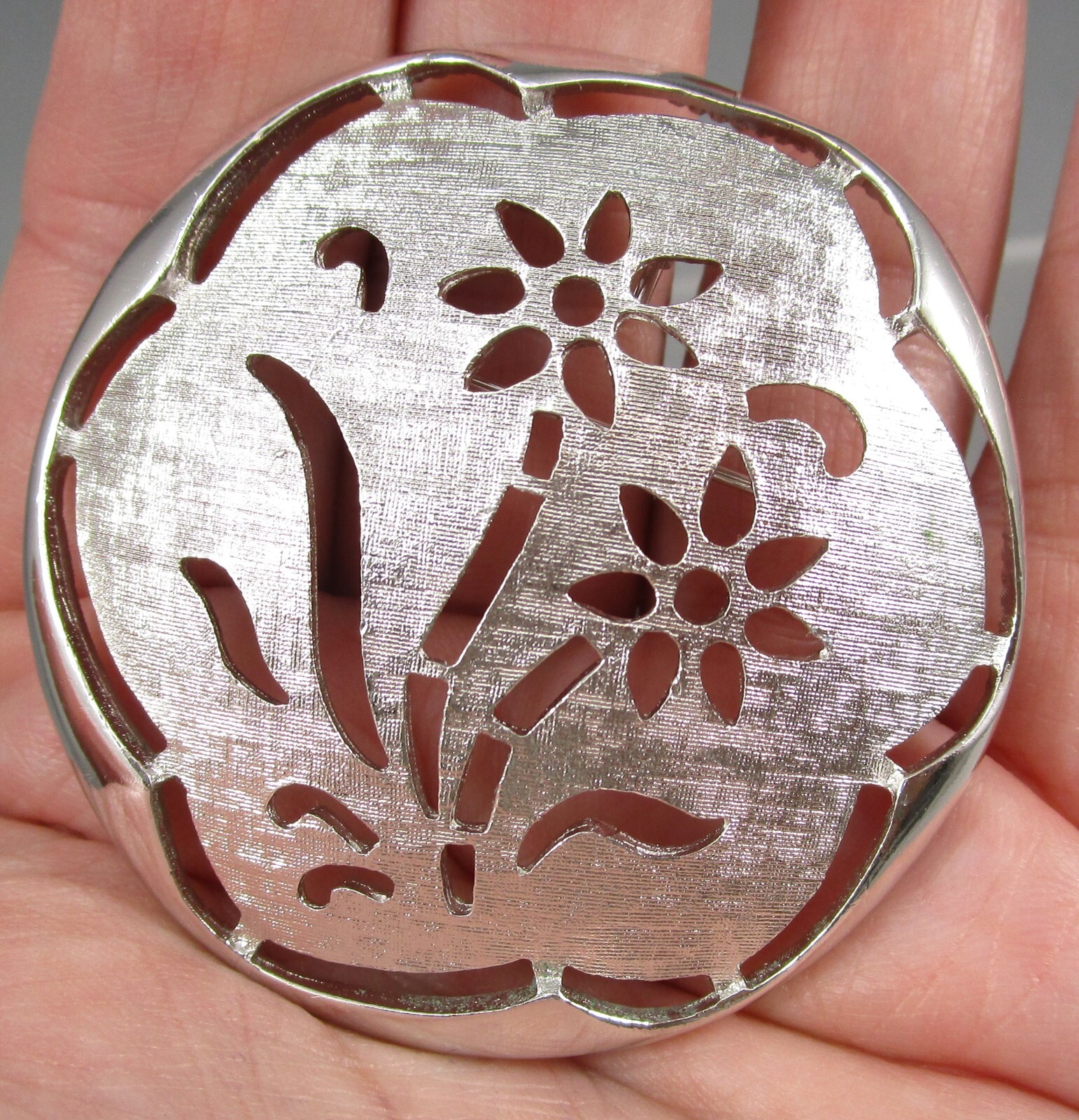 Vintage 60s SARAH COVENTRY “Silhouette” Silver Tone Cut Flowers Brooch Pin 6611