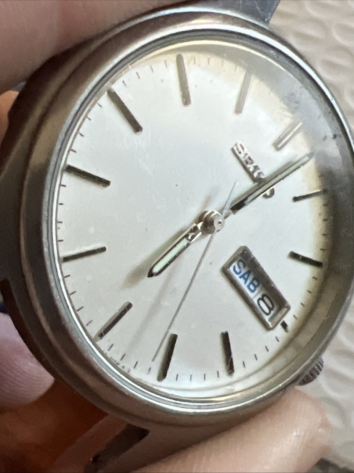 Vintage Seiko Men 7N43-9048 Date Sliver Tone Quartz 37mm Watch NO Band READ