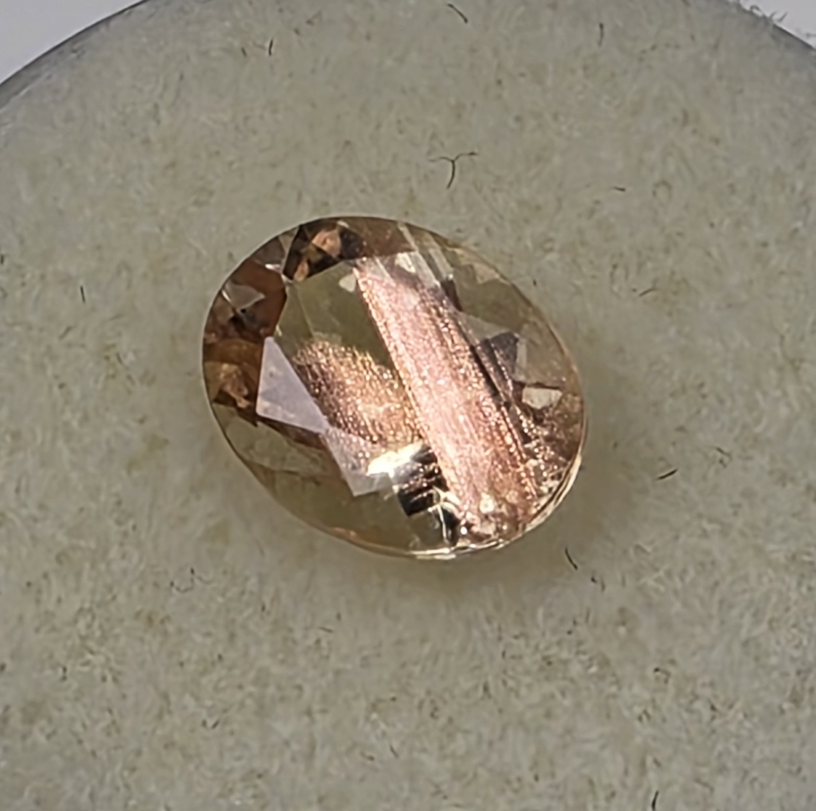 1.83 ct Oregon Sunstone –Oval Cut – Champagne with copper schiller
