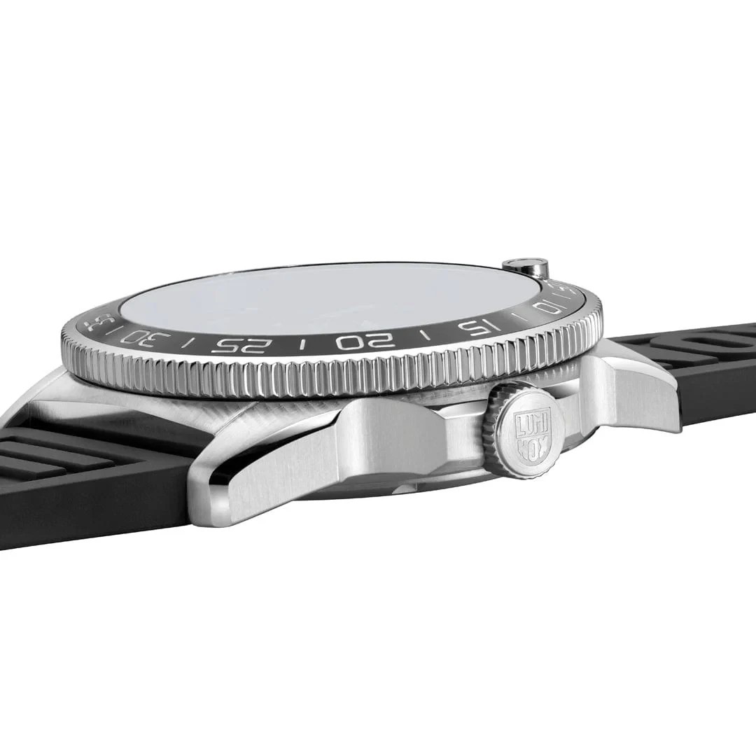 Luminox Men’s Pacific Diver Automatic Dive Watch – XS.3101 NEW