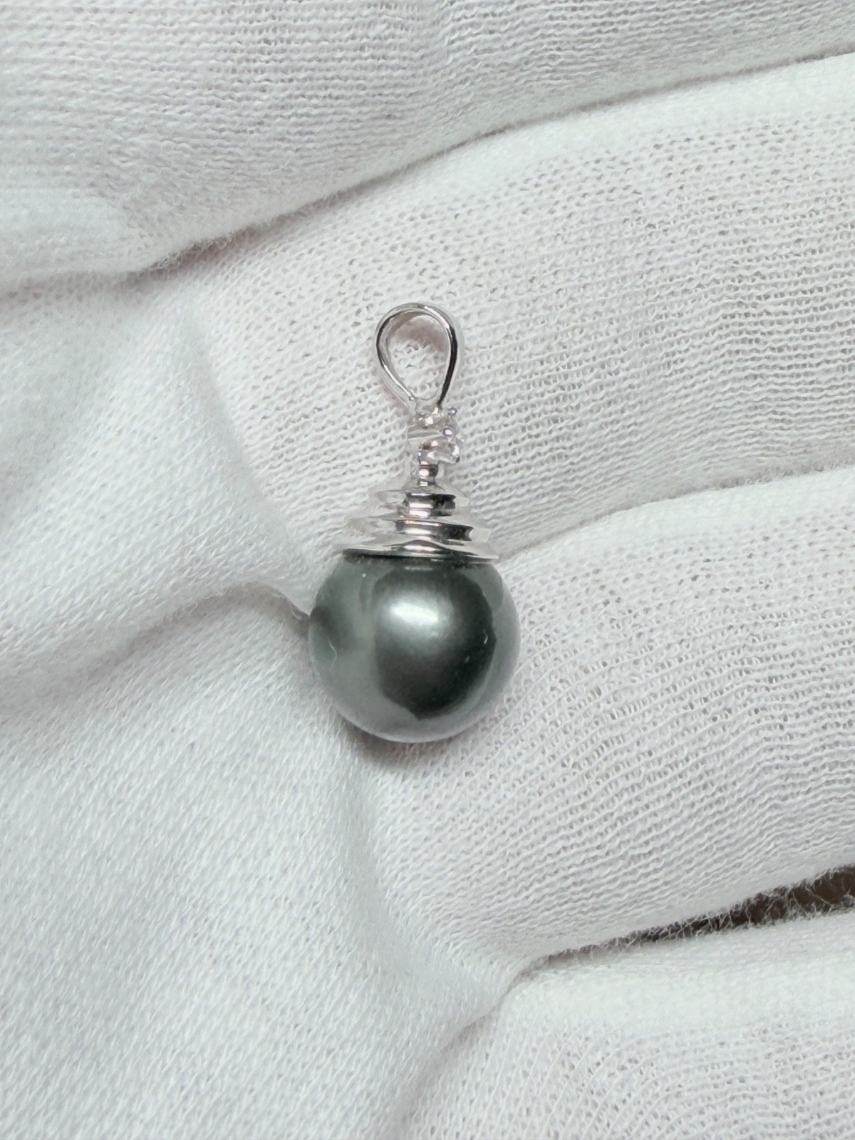 14k White Gold Pendant 10.9mm Tahitian Cultured Pearl 0.05ct Natural Diamond