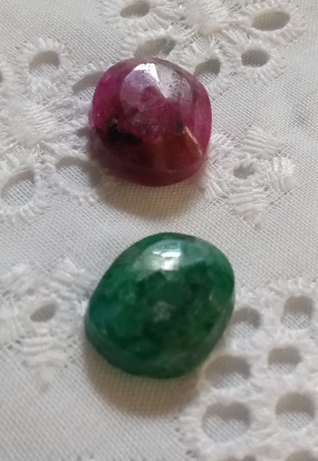 13ct 17x13x5.5mm RUBY Unheated/8.5ct 15x12x5.5mm EMERALD OVAL CUT & NATURAL