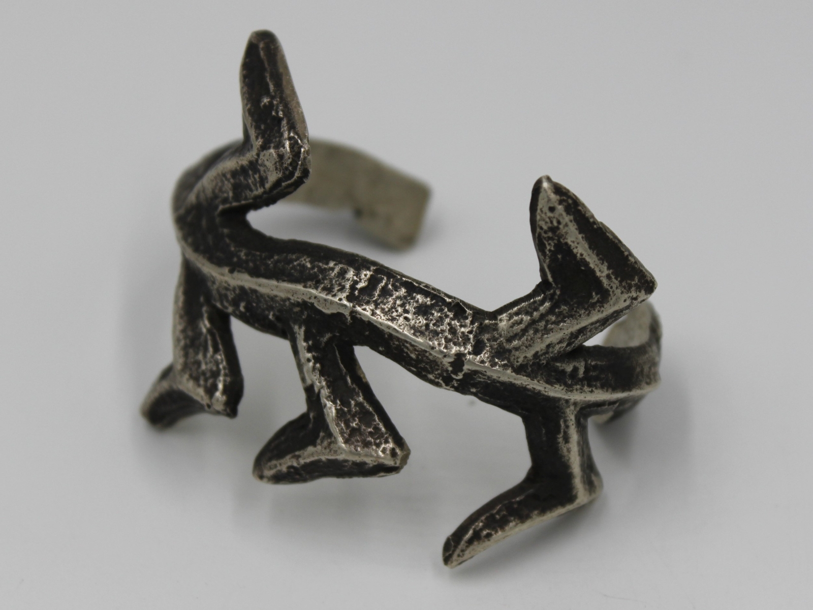 IRA CUSTER Navajo Tufa Cast Sterling Silver Corn Motif Cuff Bracelet, Signed ITC