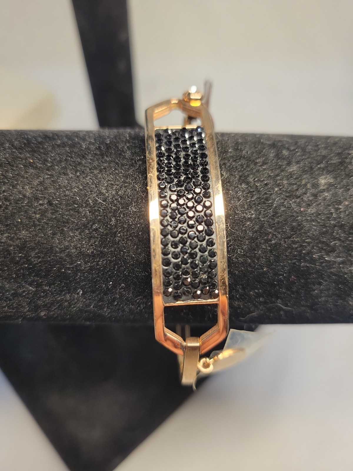 Henri Bendel Black Pave Rhinestone Gold Tone Hinged Bangle Bracelet NEW
