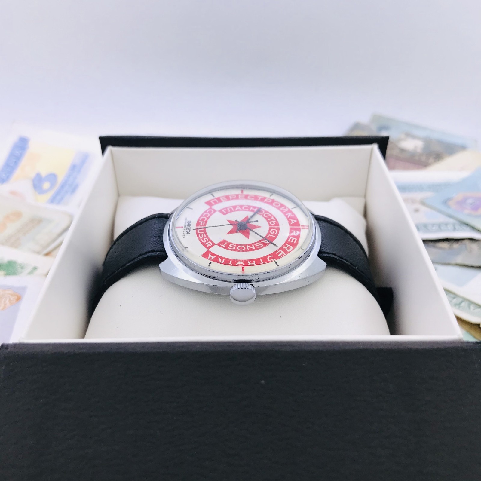 Raketa USSR Mechanical Wrist Watch Perestroika Glasnost Soviet Emblem Dial 2609