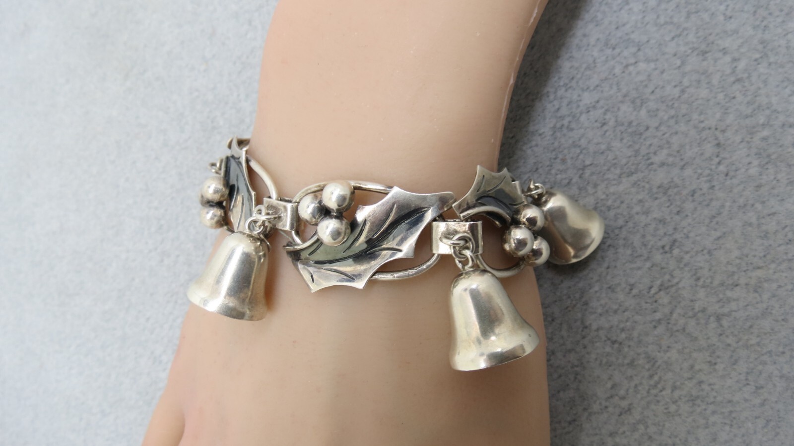 Damaso Gallegos Sterling Silver Bracelet Jingle Bells Holly 45 Grams 7″ Taxco