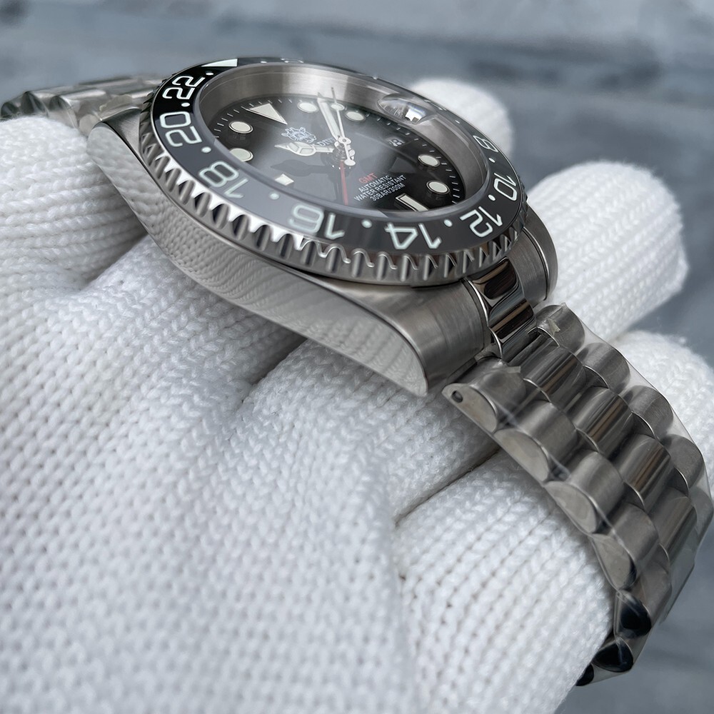 Steeldive SD1993, GMT, ‘Bruce Wayne’, NH34, Sapphire, Lume, 300m Diver, Diving