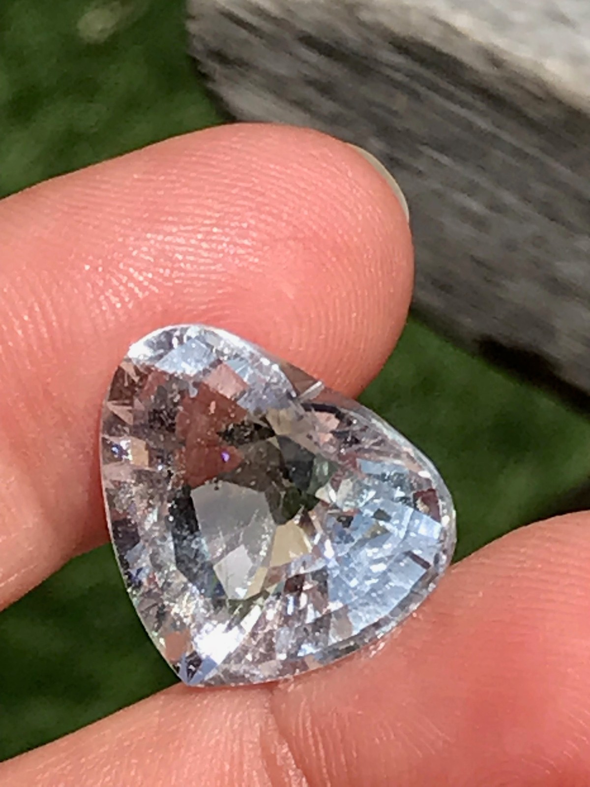 Topaz Heart 20.5 cts (untreated) si grade Beautiful, Stunning Top cut Topaz