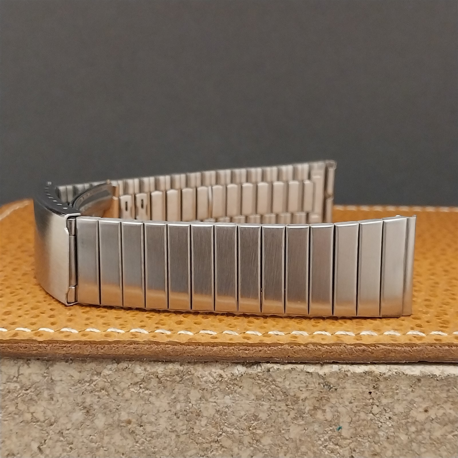 Vintage 18mm Stainless Steel Straight-End Classic 1970s nos Unused Watch Band