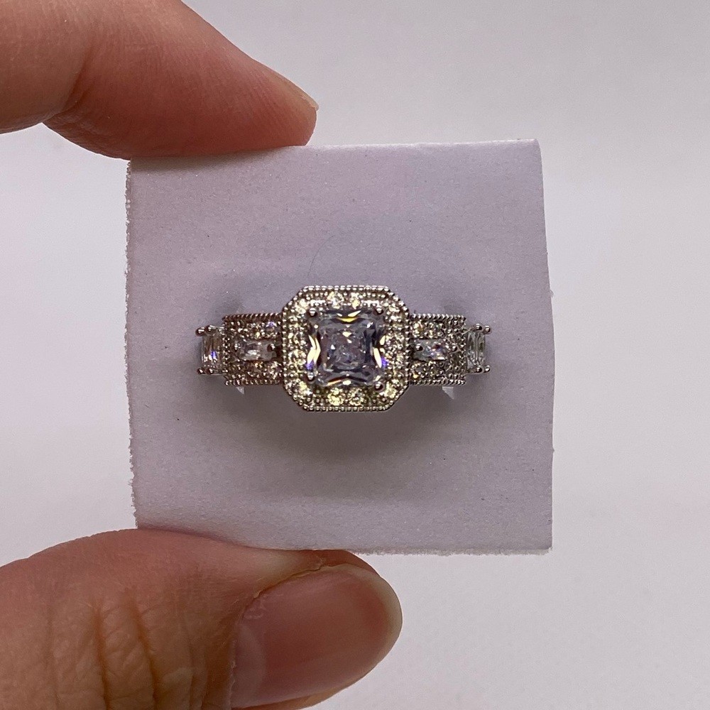 Modern style Sterling Silver Ring with white Sparkly diamond